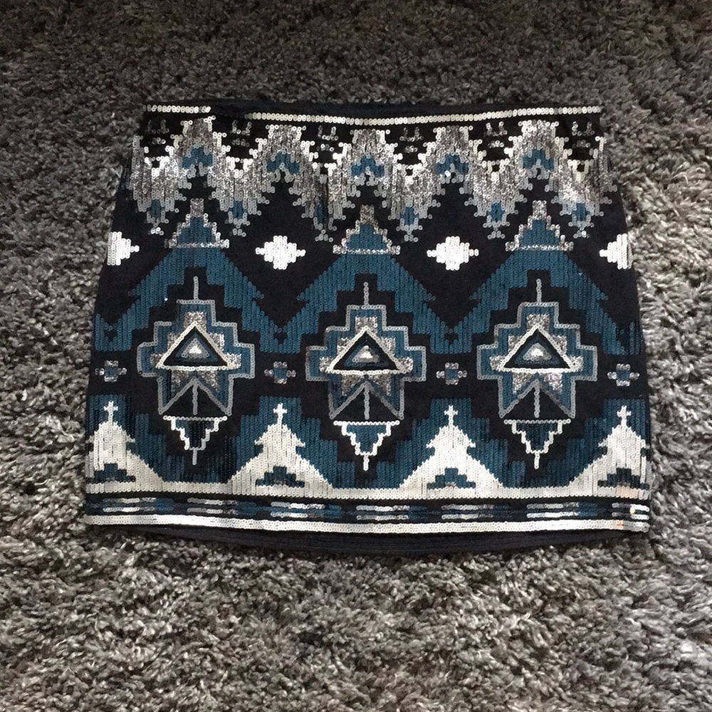 🌺Express Sequin Aztec print mini skirt🌺